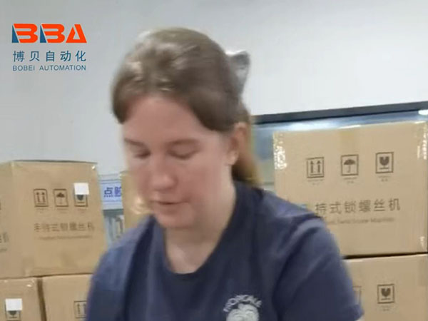 生產(chǎn)車(chē)間現(xiàn)場(chǎng) 手持螺絲機(jī) 自動(dòng)化設(shè)備